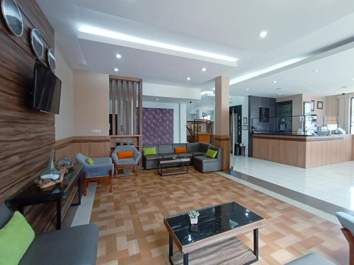 El Hotel Malang Luaran gambar