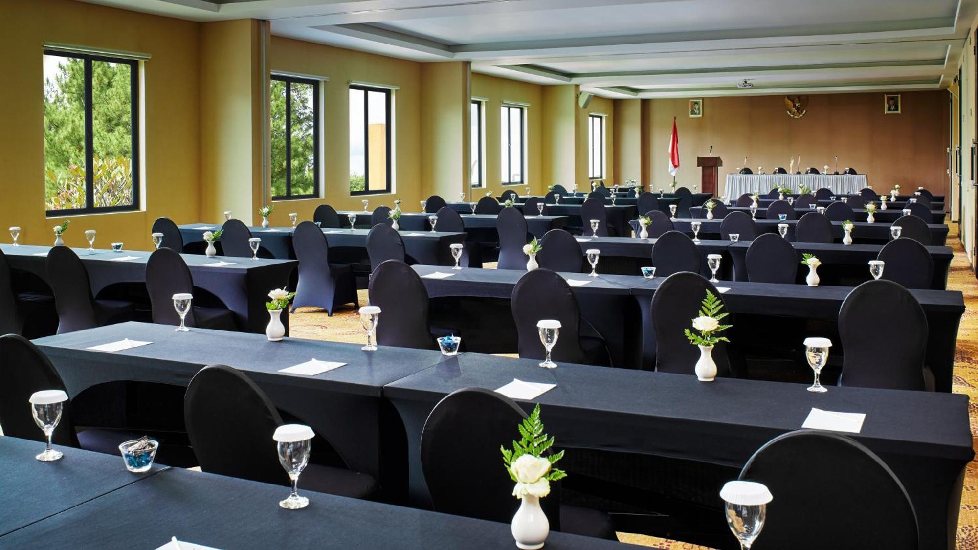El Hotel Malang Luaran gambar