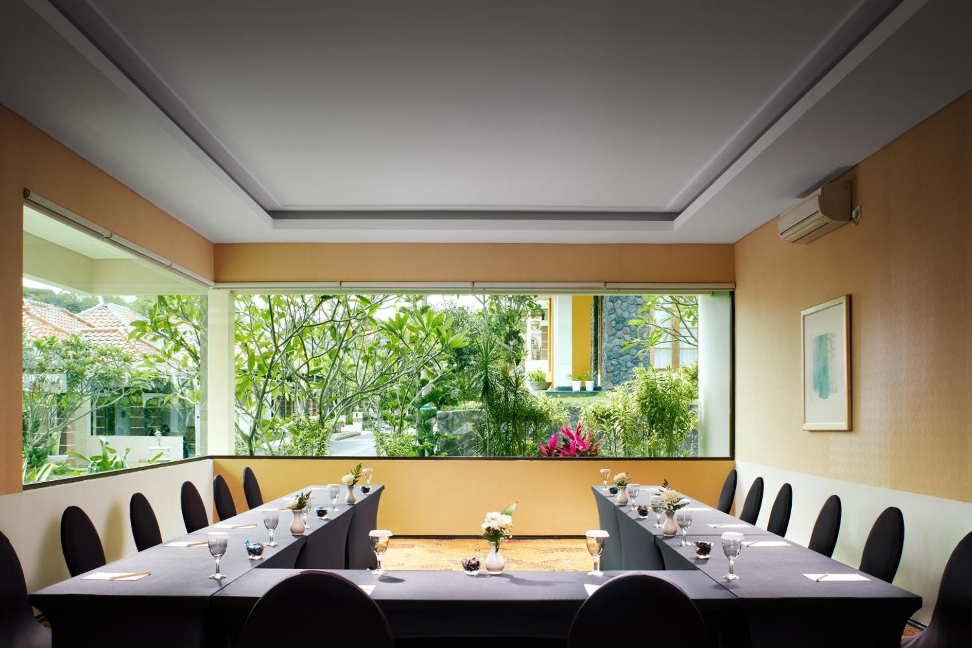 El Hotel Malang Luaran gambar