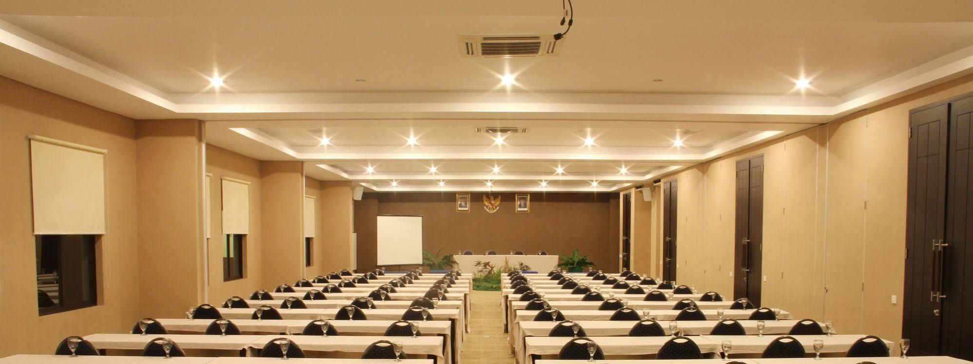 El Hotel Malang Luaran gambar