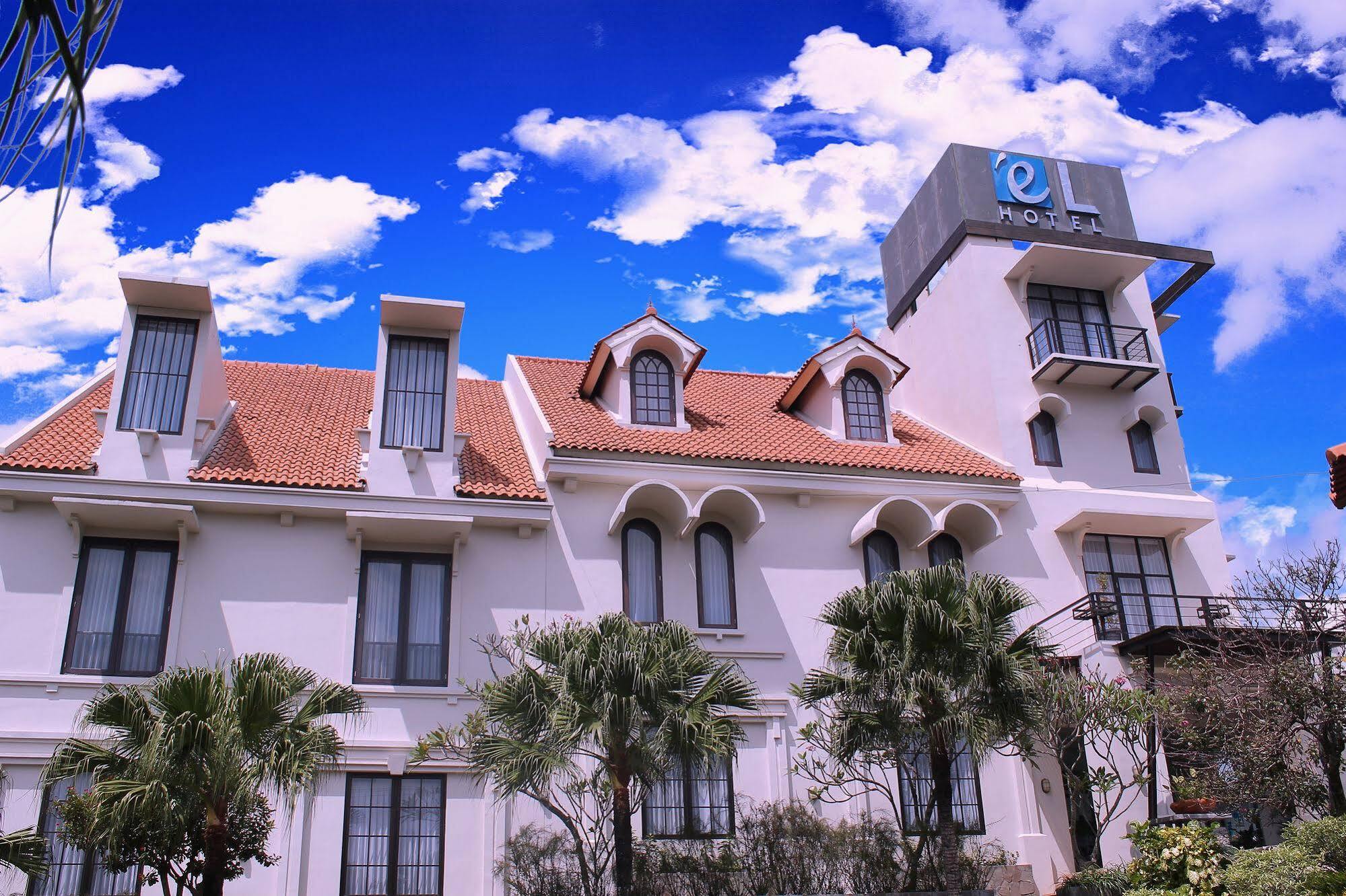 El Hotel Malang Luaran gambar